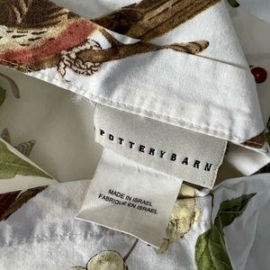 🛏 Pottery Barn Queen duvet cover and standard pillow shams